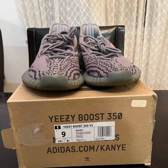 Yeezy Boost 350 V2 Beluga Gray and Red AH2203 size 9